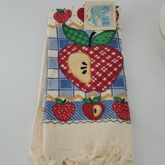 CLEARANCE!!! Apples kitchen gift set - Picture 5 of 15